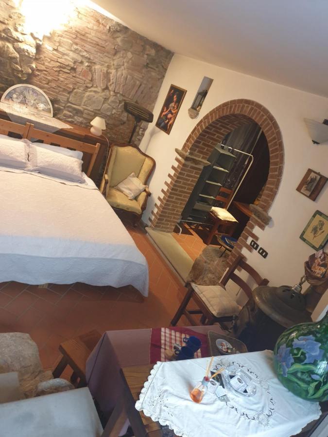 Helga'S House- Una Finestra Sul Borgo Ambra Eksteriør bilde